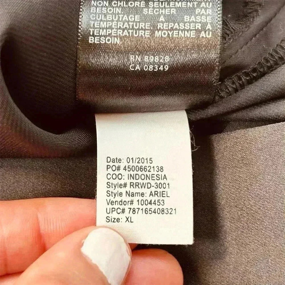 Robert Rodriguez Women's XL Black Sleeveless V-Neck Satin Blouse - Picture 3 of 8